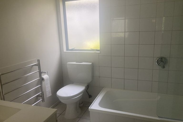 Photo of property in 21 Mona Vale, West Harbour, Auckland, 0618