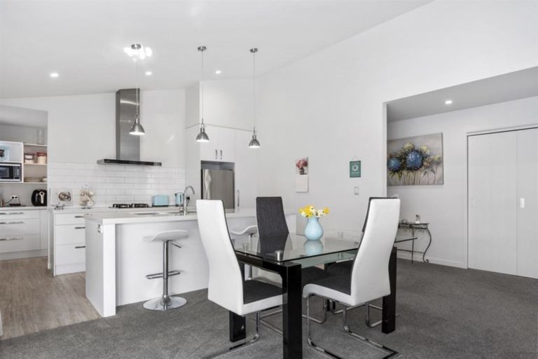 Photo of property in 19 Hiria Crescent, Papamoa Beach, Papamoa, 3118