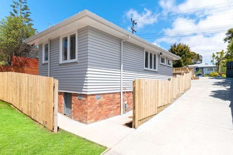 Photo of property in 130 Atkinson Road, Titirangi, Auckland, 0604