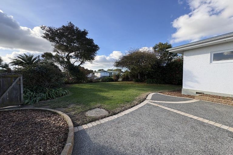Photo of property in 17 Howard Road, Taradale, Napier, 4112