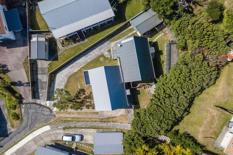 Photo of property in 17a Pimlico Place, Newlands, Wellington, 6037