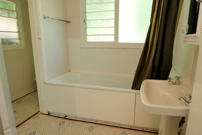 Photo of property in 74 Matai Road, Raumati South, Paraparaumu, 5032
