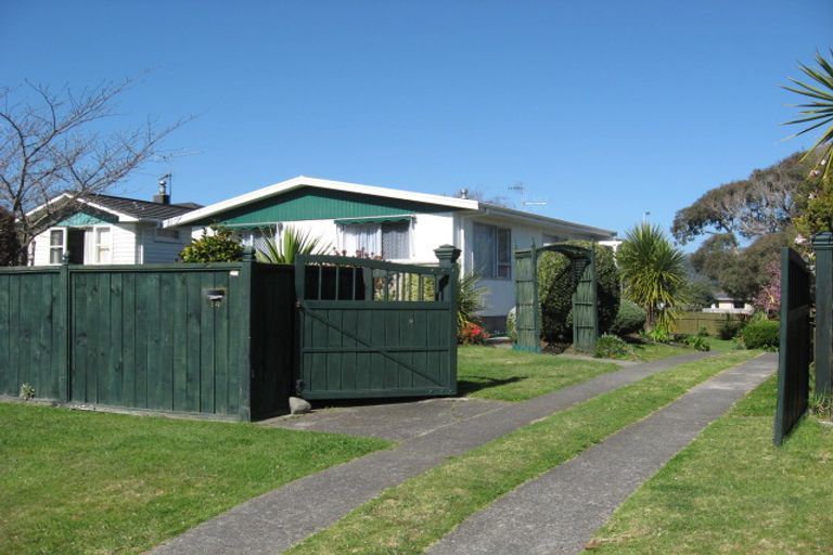 Photo of property in 14 Hollis Road, Paraparaumu Beach, Paraparaumu, 5032