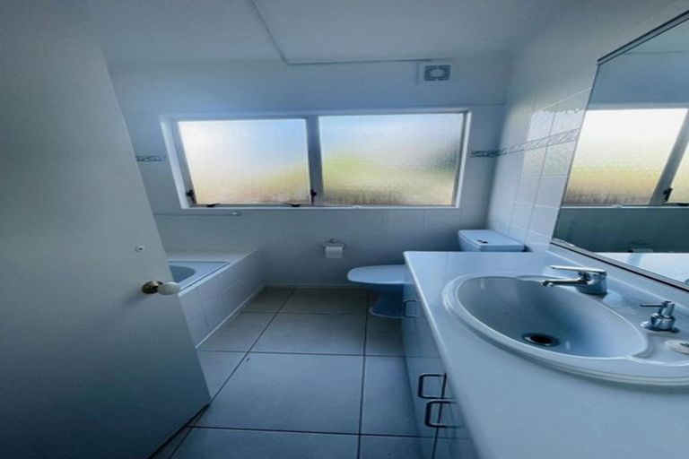 Photo of property in 1/85 Ocean View Road, Hillcrest, Auckland, 0627