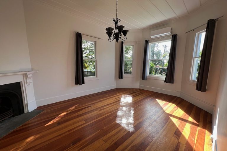 Photo of property in 44 Lynwood Road, New Lynn, Auckland, 0600