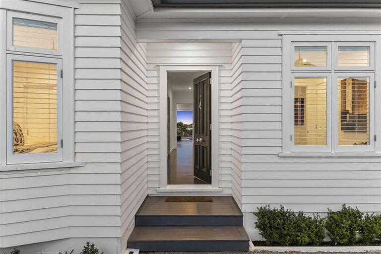 Photo of property in 121 Hinemoa Street, Birkenhead, Auckland, 0626