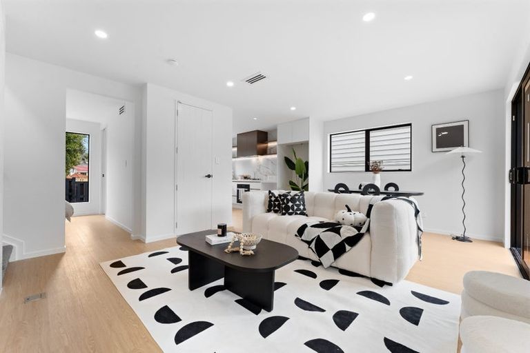 Photo of property in 42d Velma Road, Hillcrest, Auckland, 0627