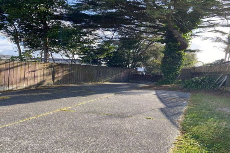 Photo of property in 17 St Catherine Crescent, West Harbour, Auckland, 0618
