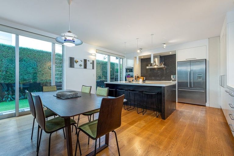 Photo of property in 19 Muritai Road, Milford, Auckland, 0620