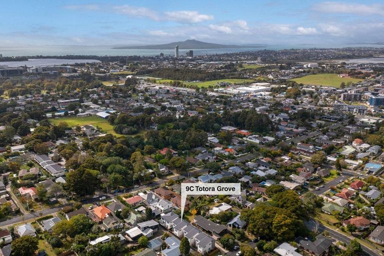 Photo of property in 9c Totara Grove, Hillcrest, Auckland, 0627