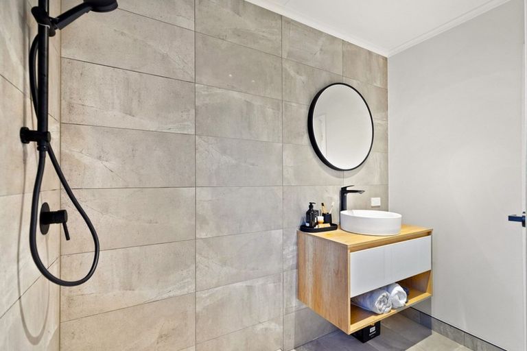 Photo of property in 11 Ranui Station Road, Ranui, Auckland, 0612