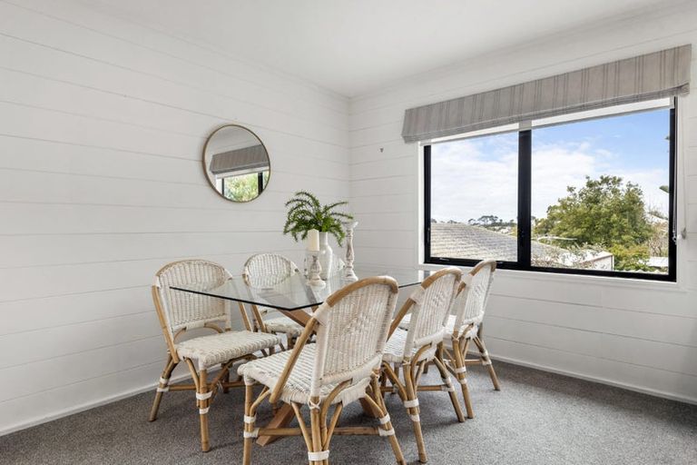 Photo of property in 2/21 Tahu Crescent, Sunnynook, Auckland, 0620