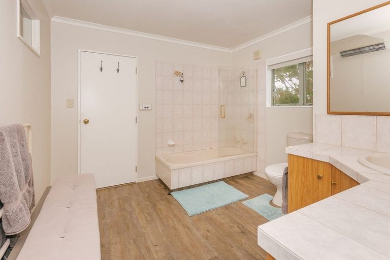 Photo of property in 8a Williams Terrace, Fitzherbert, Palmerston North, 4410