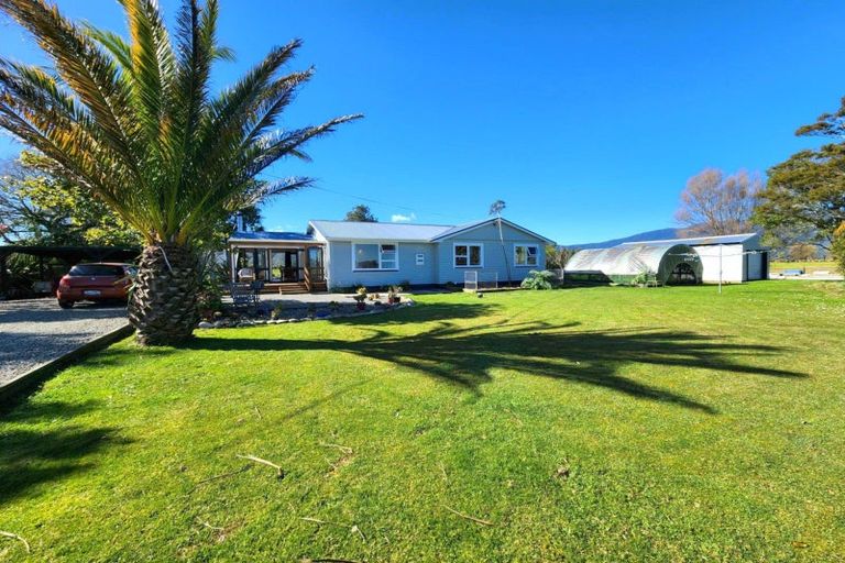Photo of property in 43 Victoria Road, Westport, 7892