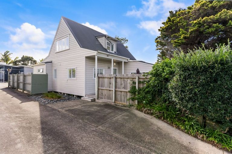 Photo of property in 21 Zealandia Road, Manly, Whangaparaoa, 0930