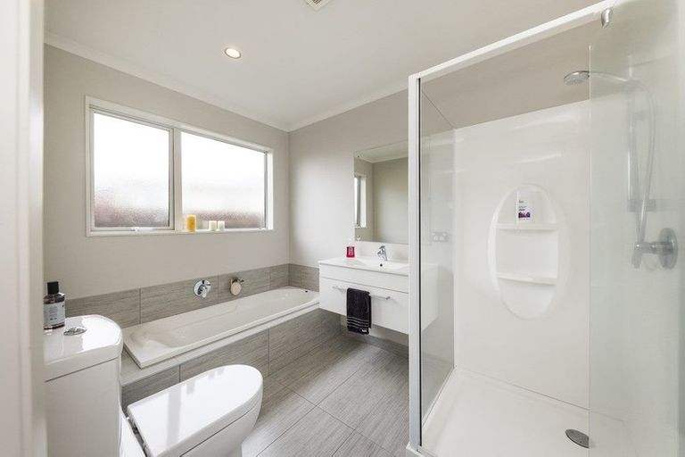 Photo of property in 6a Chelwood Street, Takaro, Palmerston North, 4412