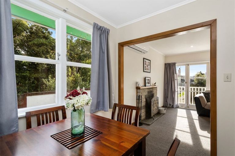Photo of property in 28 Beazley Avenue, Paparangi, Wellington, 6037