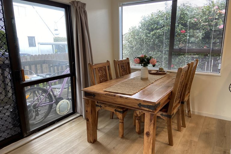 Photo of property in 1/14 Compass Place, Te Atatu Peninsula, Auckland, 0610