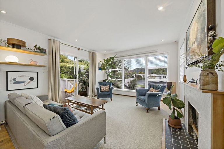 Photo of property in 10 Taioma Crescent, Te Atatu Peninsula, Auckland, 0610