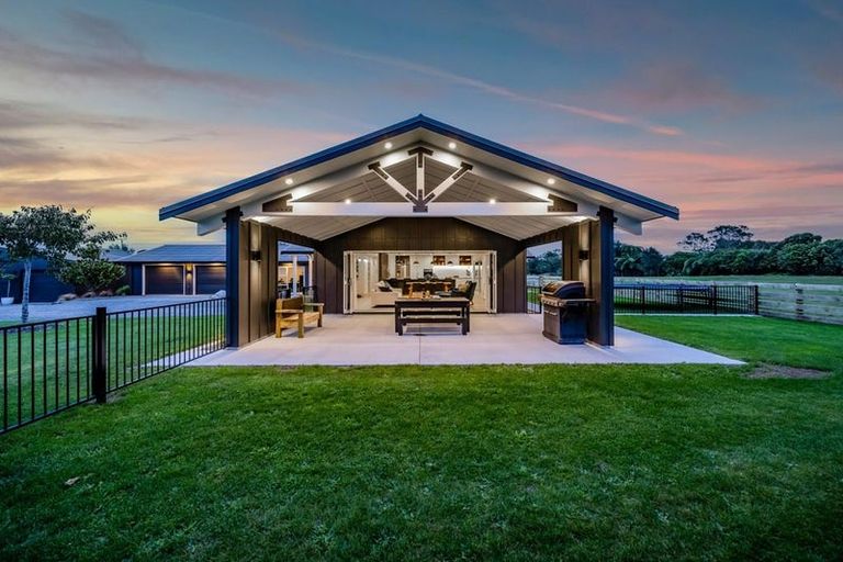 Photo of property in 423 Cardiff Road, Pembroke, Stratford, 4391