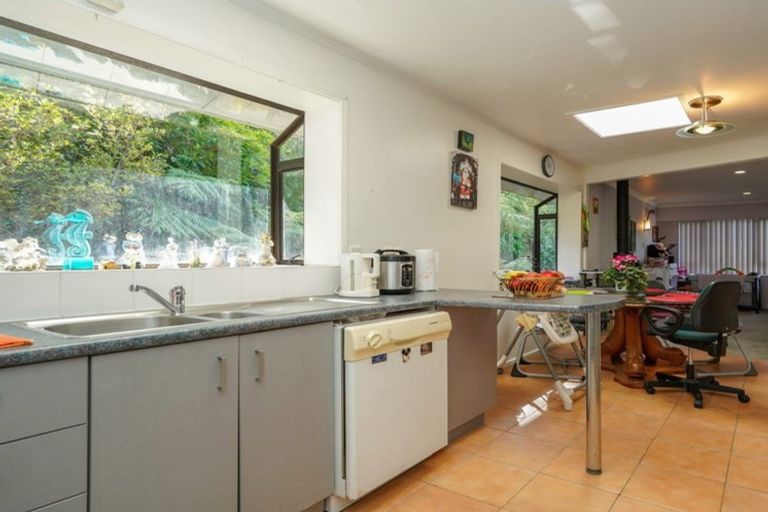Photo of property in 202 Godley Road, Titirangi, Auckland, 0604