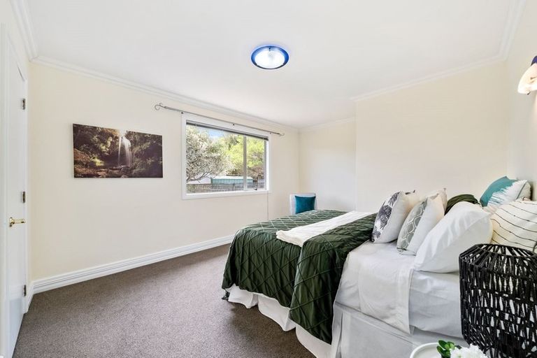 Photo of property in 24 Saunders Close, Whitby, Porirua, 5024
