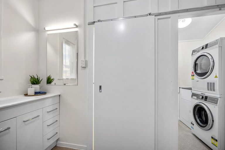 Photo of property in 10 Bridge View Road, Birkenhead, Auckland, 0626