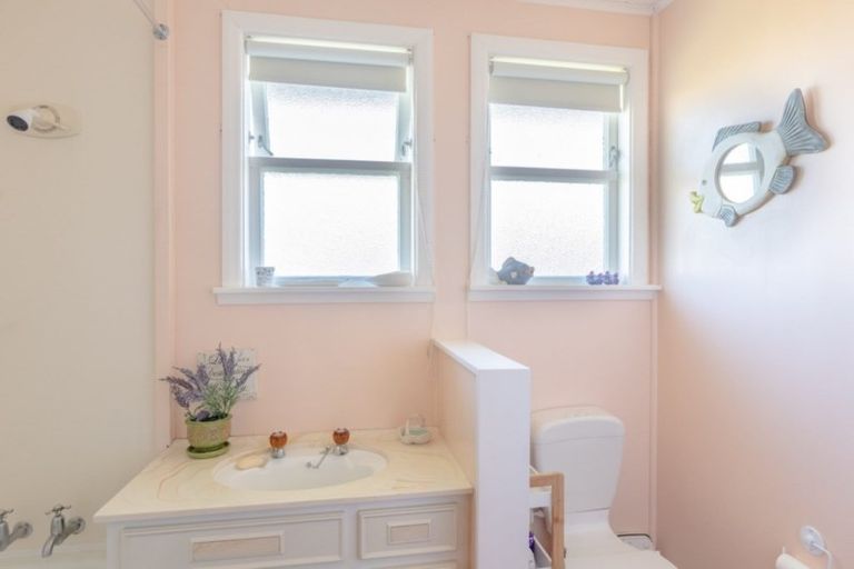 Photo of property in 19 Spur Grove, Titahi Bay, Porirua, 5022