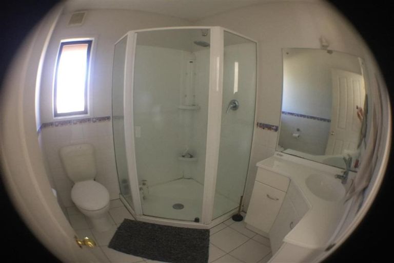 Photo of property in 40 Lyons Avenue, Murrays Bay, Auckland, 0630