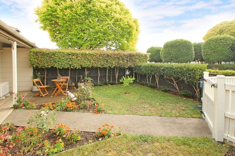 Photo of property in 4/58 Manuroa Road, Takanini, 2112