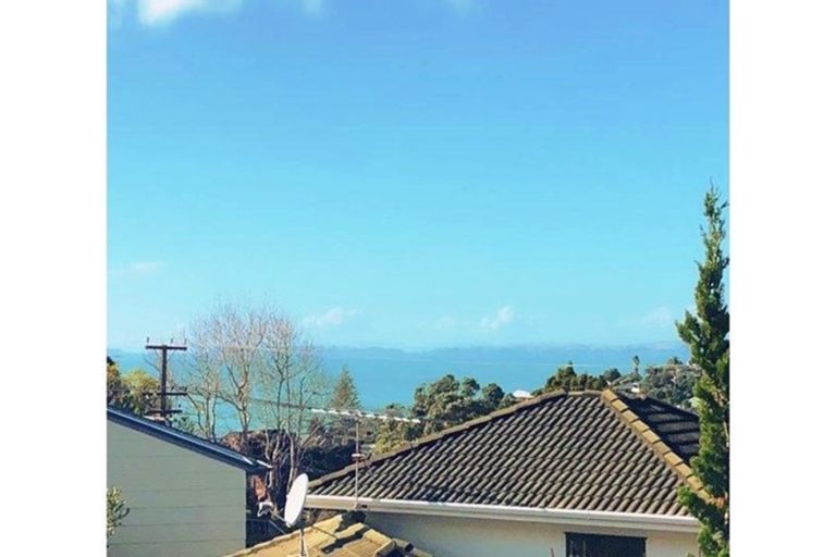 Photo of property in 1/9 Kiteroa Terrace, Rothesay Bay, Auckland, 0630