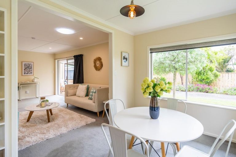Photo of property in 8 Leybourne Avenue, Waikanae, 5036