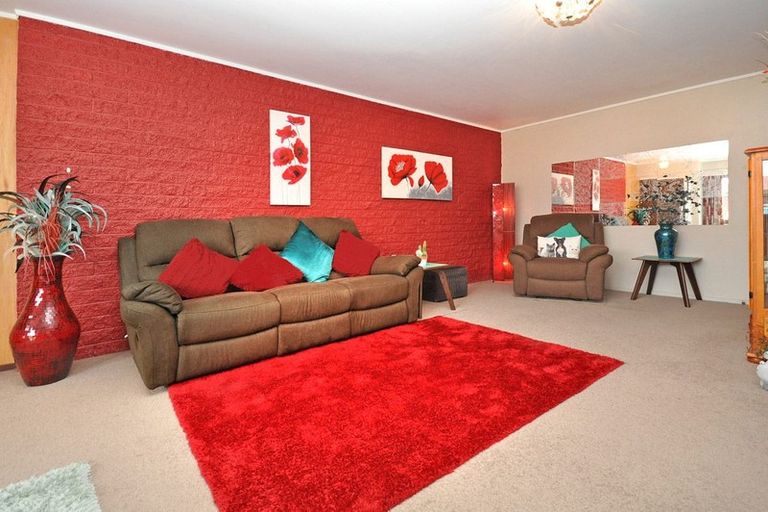 Photo of property in 10 Faith Bullock Place, New Lynn, Auckland, 0600