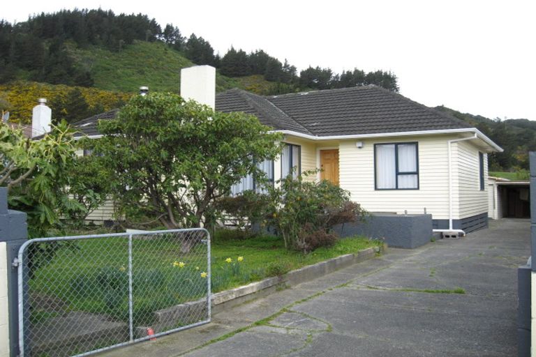 Photo of property in 28 Nelson Crescent, Wainuiomata, Lower Hutt, 5014