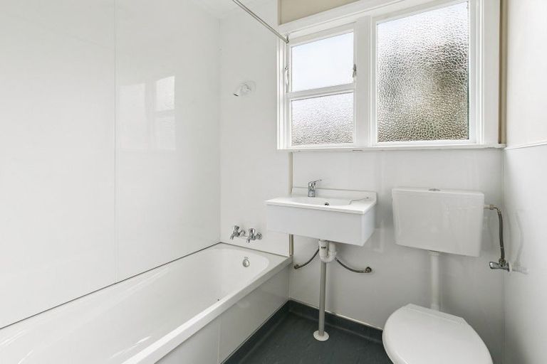 Photo of property in 42 Victory Avenue, Karori, Wellington, 6012