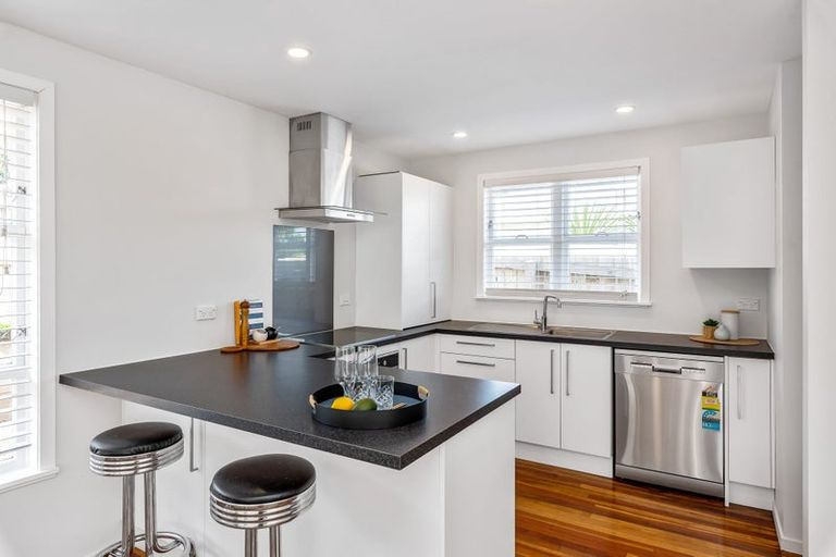 Photo of property in 5a Matenga Street, Waikanae, 5036