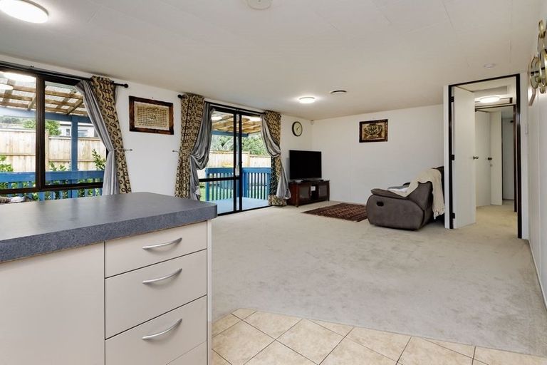Photo of property in 17 Rehia Road, Massey, Auckland, 0614