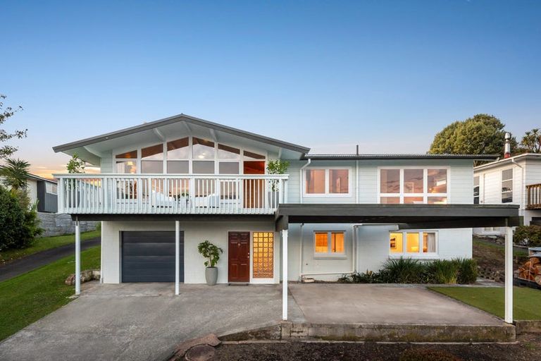 Photo of property in 27 Valley View Road, Glenfield, Auckland, 0629