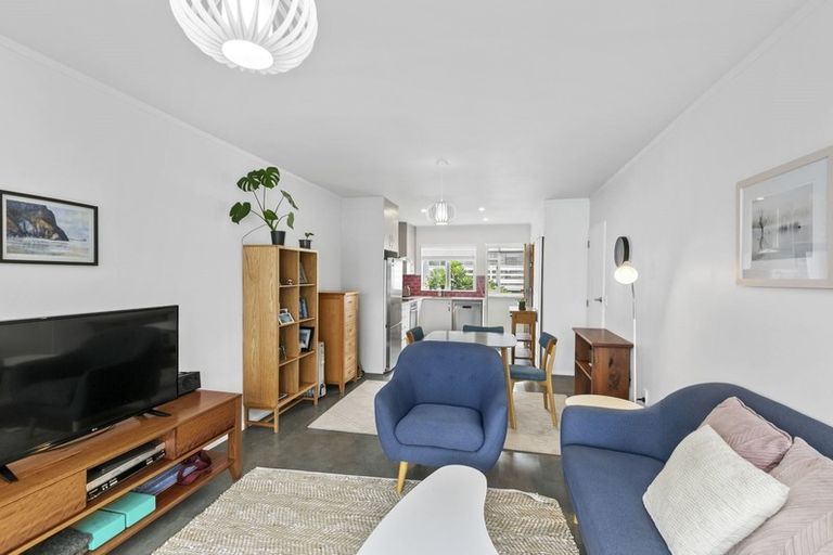 Photo of property in 280 The Esplanade, Island Bay, Wellington, 6023