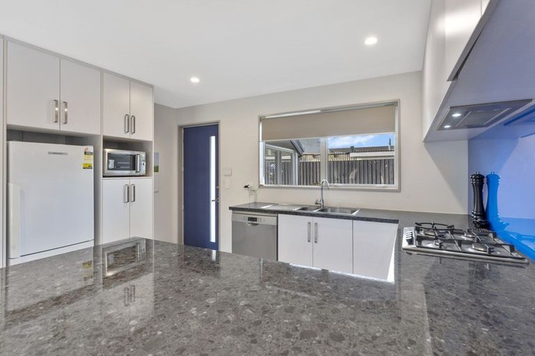 Photo of property in 2/23 Wakelin Place, Redwood, Christchurch, 8051