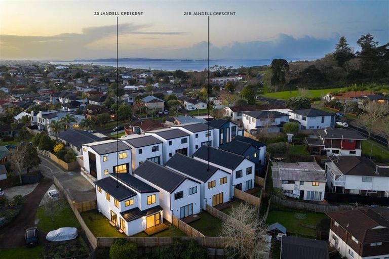 Photo of property in 25b Jandell Crescent, Bucklands Beach, Auckland, 2014
