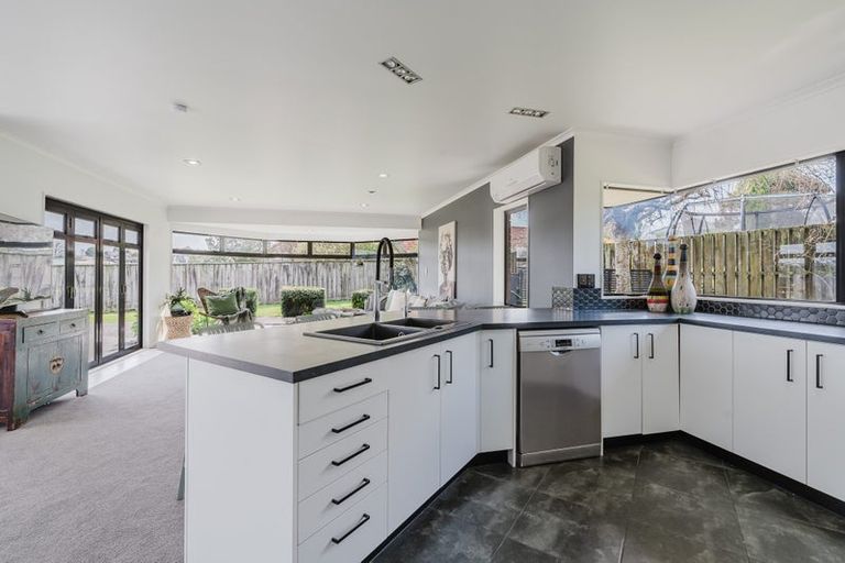 Photo of property in 12 Sunny Dale, Western Heights, Hamilton, 3200