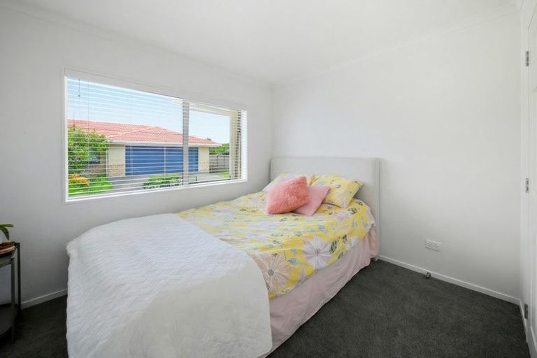 Photo of property in 6d Clearwater Cove, West Harbour, Auckland, 0618