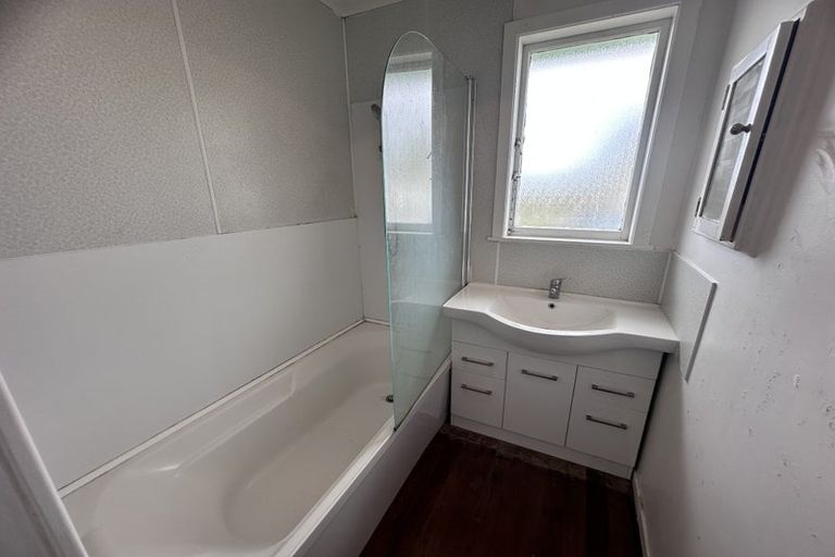 Photo of property in 31 Fairclough Road, Beach Haven, Auckland, 0626