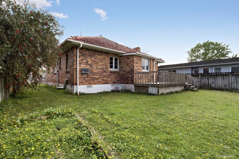 Photo of property in 70 Portage Road, New Lynn, Auckland, 0600