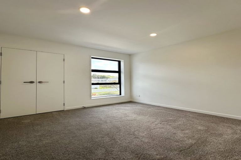 Photo of property in 30 Lisa Rise, Half Moon Bay, Auckland, 2012
