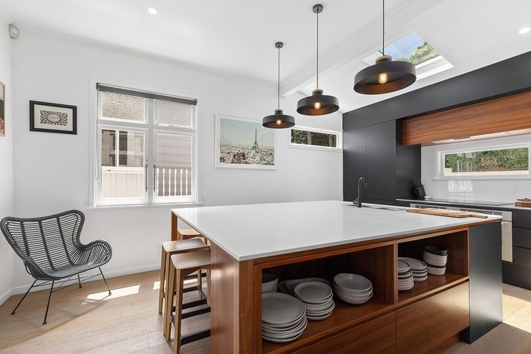 Photo of property in 70 Overtoun Terrace, Hataitai, Wellington, 6021