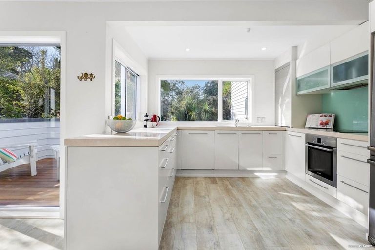 Photo of property in 63 Cliff Road, Torbay, Auckland, 0630