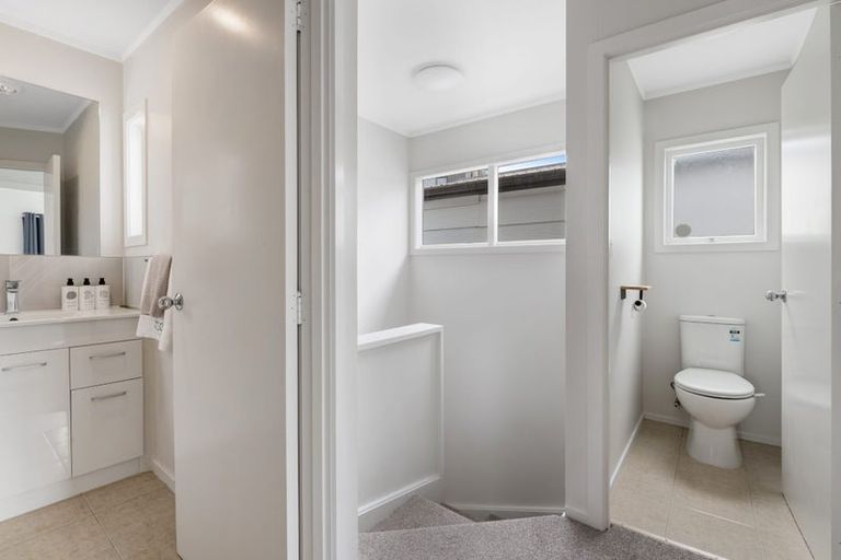 Photo of property in 3/22 Hogans Road, Glenfield, Auckland, 0629