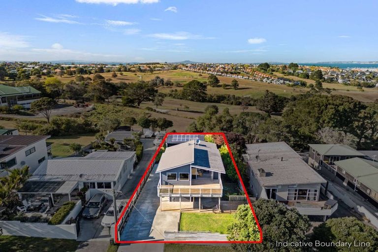 Photo of property in 1319 Whangaparaoa Road, Army Bay, Whangaparaoa, 0930